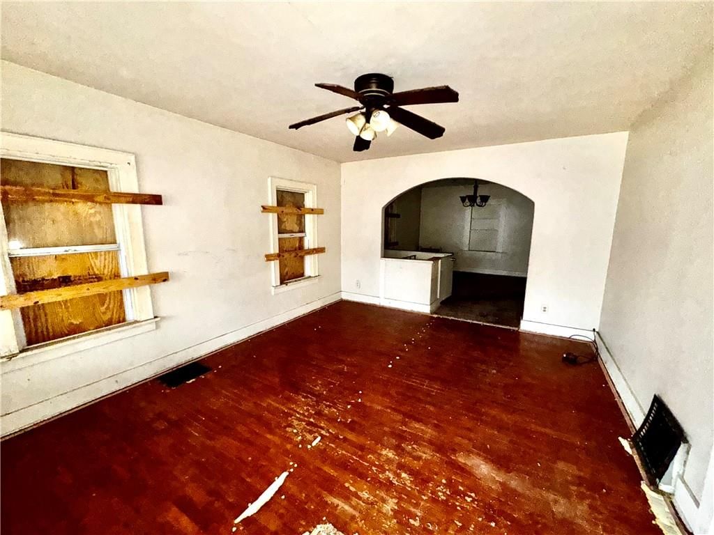 718 Thompson Avenue — photo 9