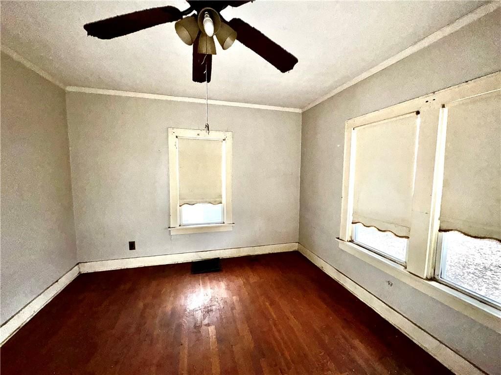 718 Thompson Avenue — photo 11