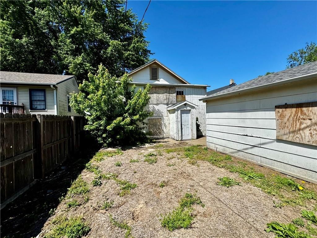 718 Thompson Avenue — photo 13