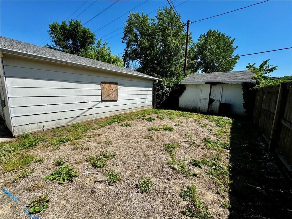 718 Thompson Avenue — photo 14