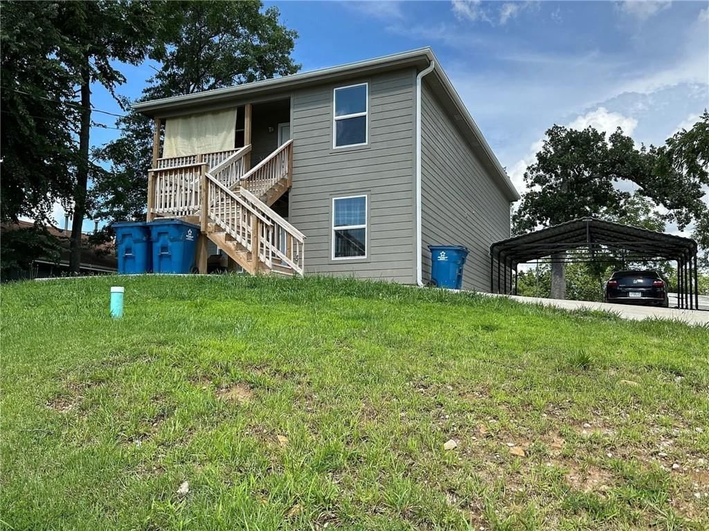 709 S Holden Street — photo 1