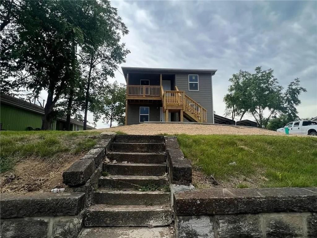 709 S Holden Street — photo 2