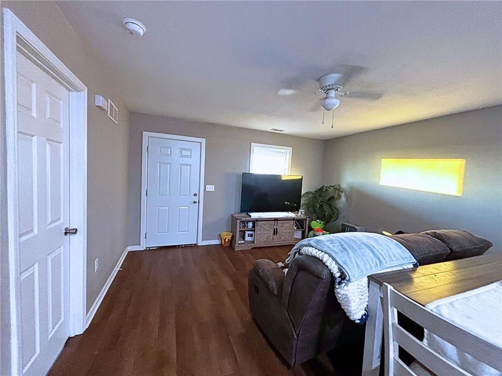 709 S Holden Street — photo 4