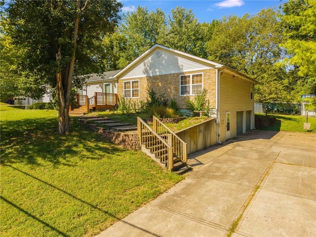 2906 NE Russell Road, Kansas City, MO