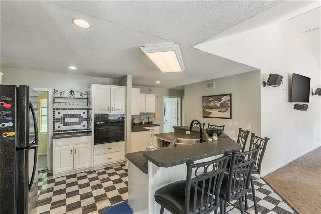2906 NE Russell Road — photo 8