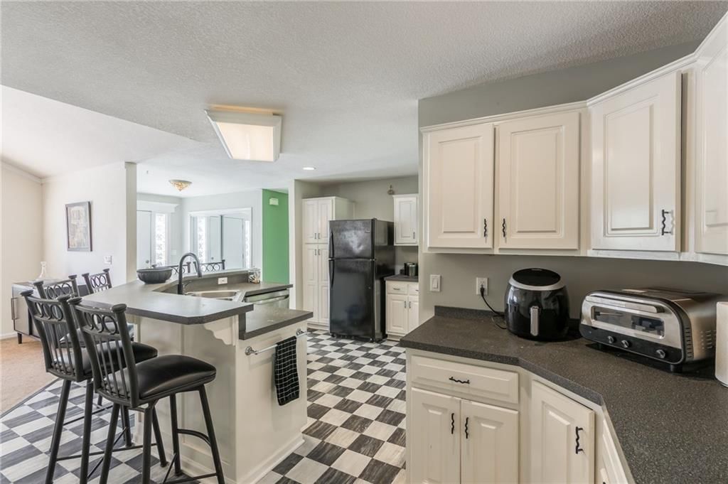 2906 NE Russell Road — photo 9