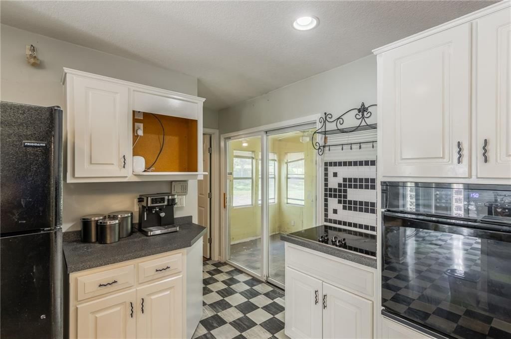 2906 NE Russell Road — photo 10