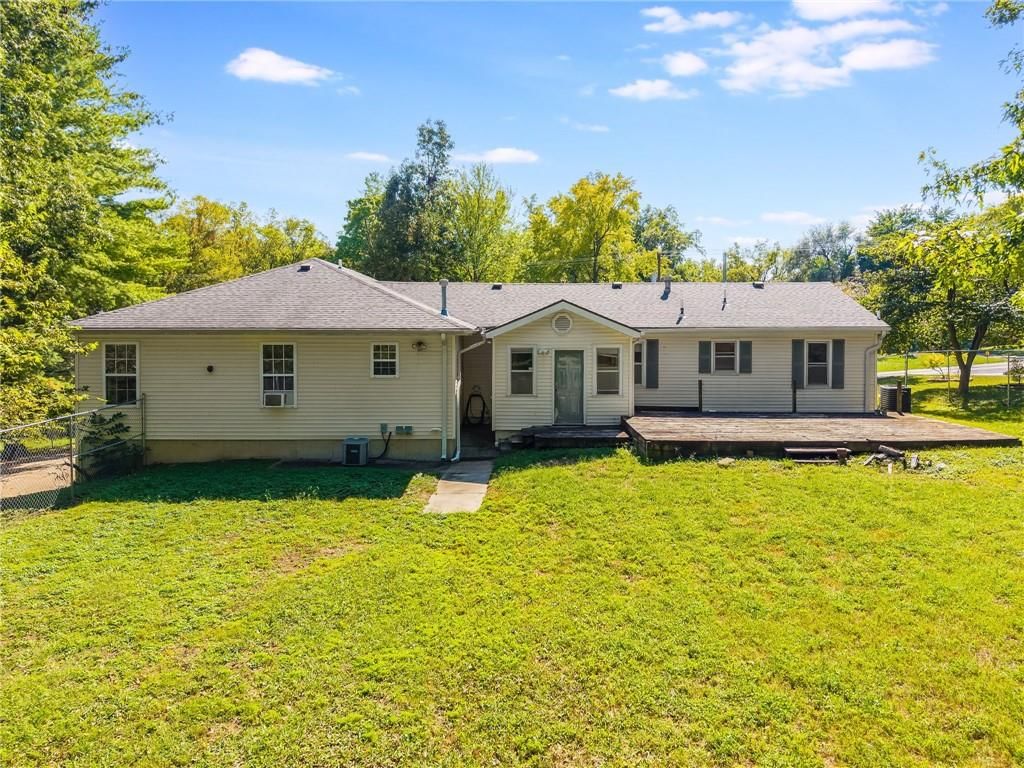2906 NE Russell Road — photo 30