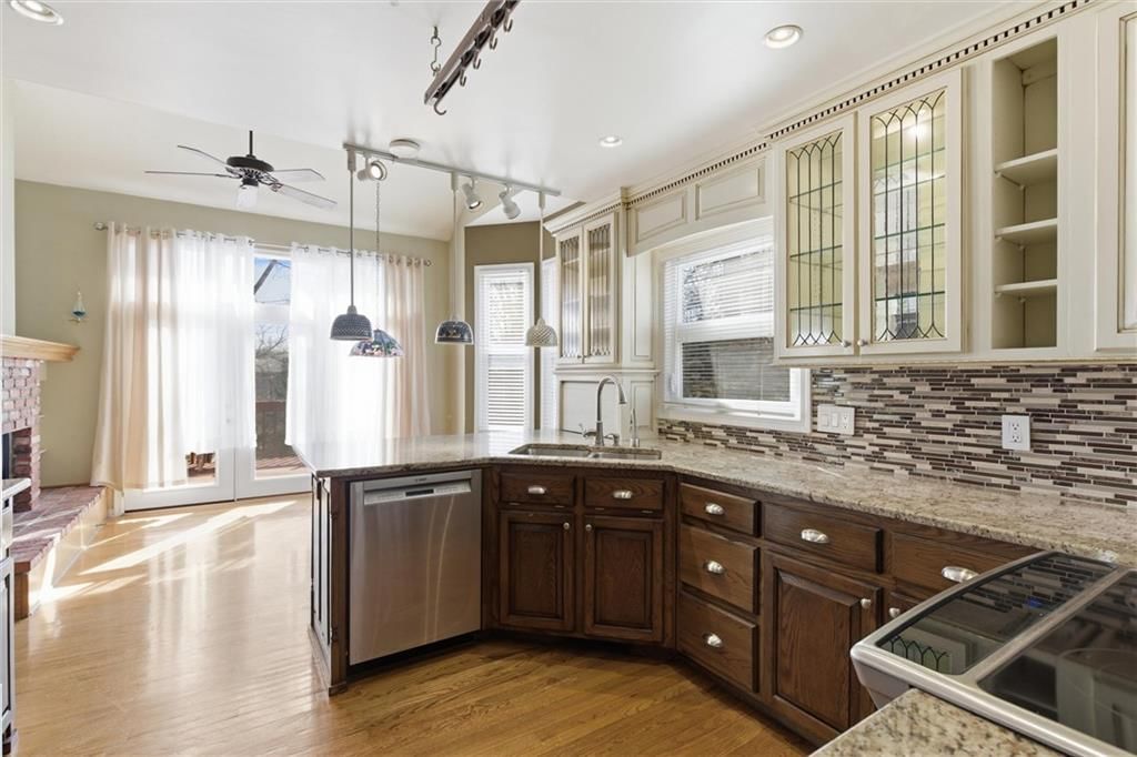 1033 Oxford Court — photo 10