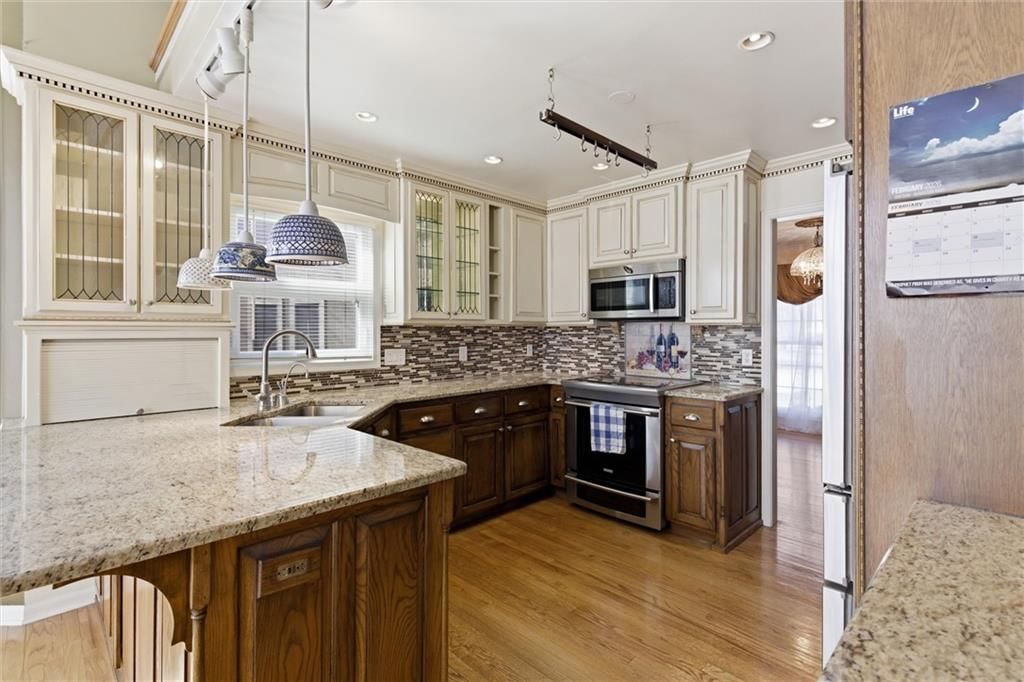1033 Oxford Court — photo 12