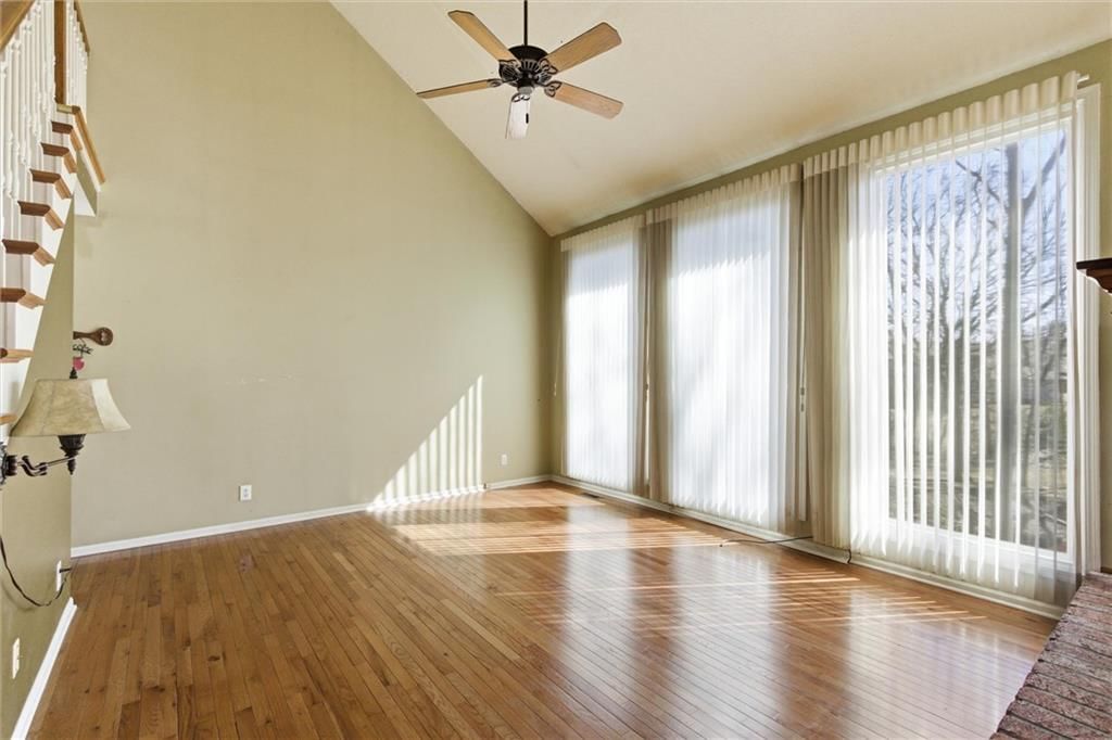 1033 Oxford Court — photo 17