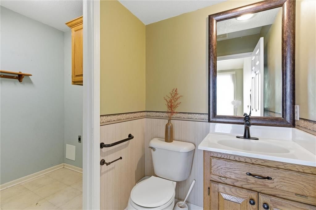 1033 Oxford Court — photo 25
