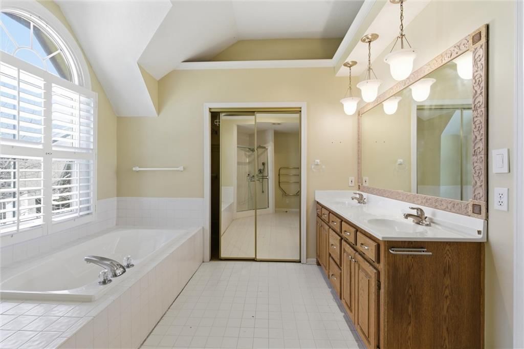 1033 Oxford Court — photo 29
