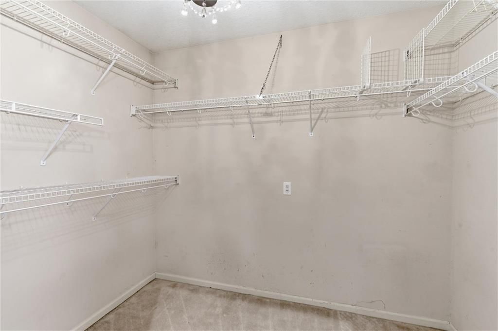 1033 Oxford Court — photo 30
