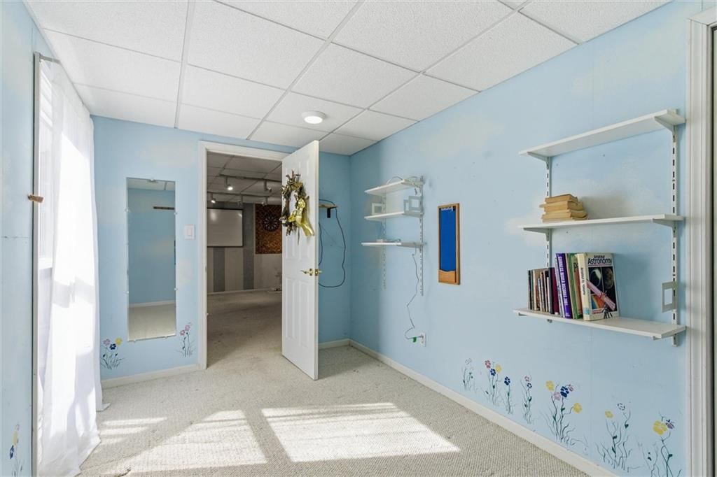 1033 Oxford Court — photo 37