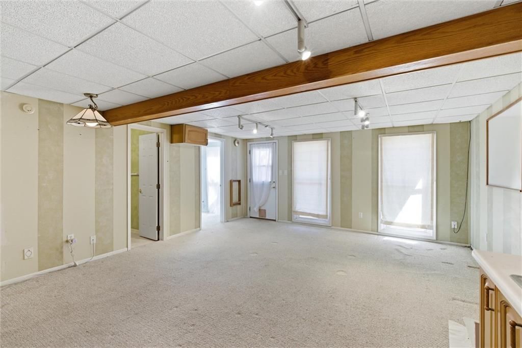 1033 Oxford Court — photo 38