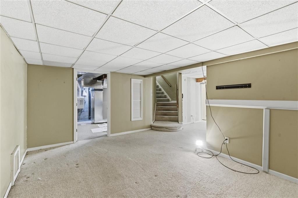 1033 Oxford Court — photo 42