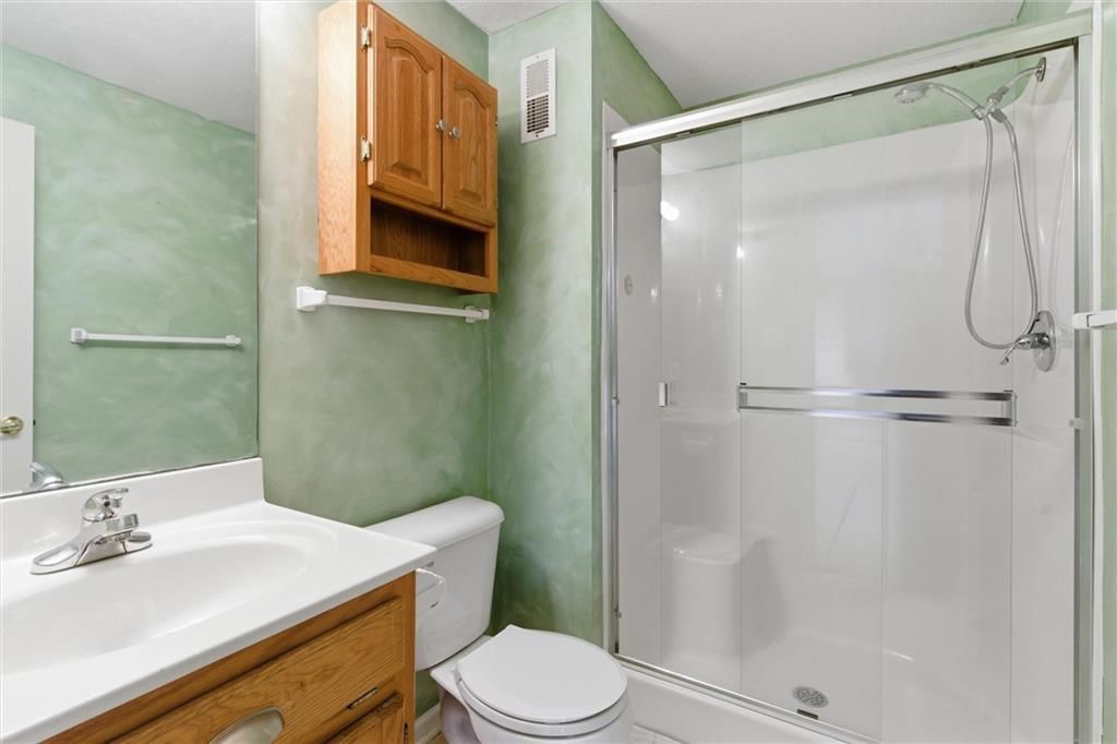 1033 Oxford Court — photo 43