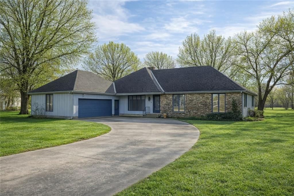 603 Lakeside Court, Girard, KS