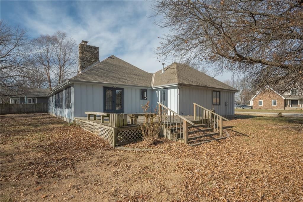 603 Lakeside Court — photo 3