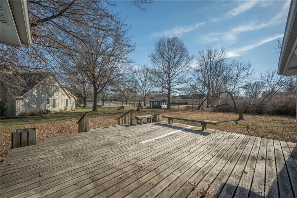 603 Lakeside Court — photo 32