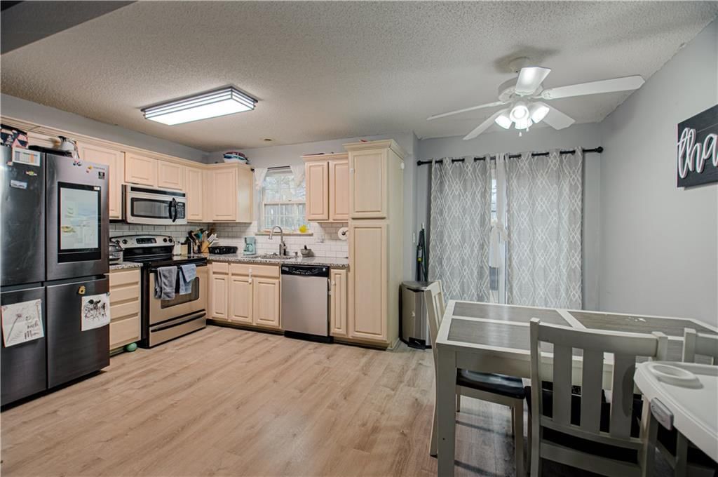 10631 E 46th Terrace — photo 3