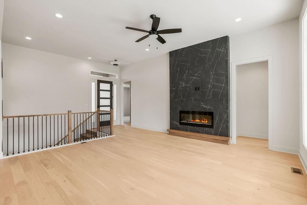 15637 W 165th Street — photo 2