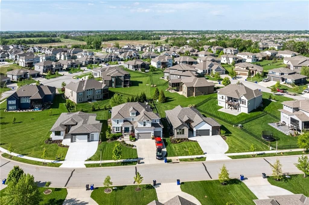 15637 W 165th Street — photo 36