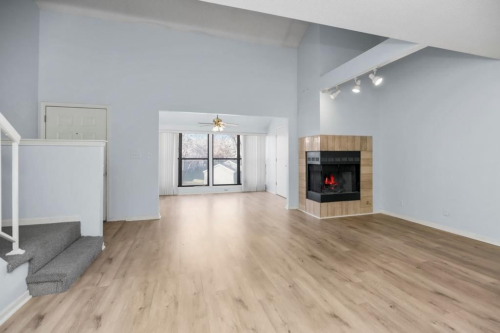 8757 W 106th Terrace — photo 2