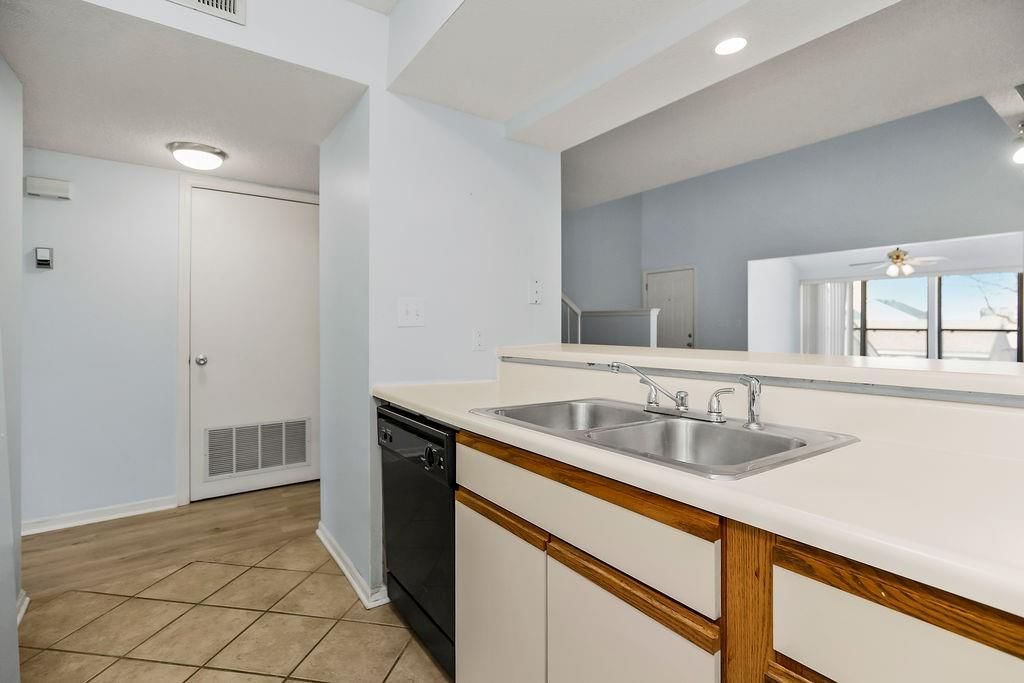 8757 W 106th Terrace — photo 10