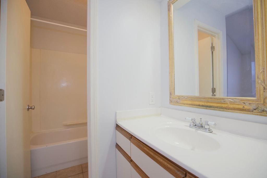8757 W 106th Terrace — photo 14