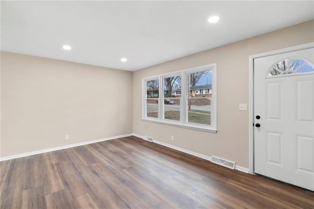 805 Howard Lane — photo 6