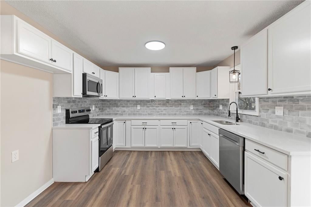 805 Howard Lane — photo 10