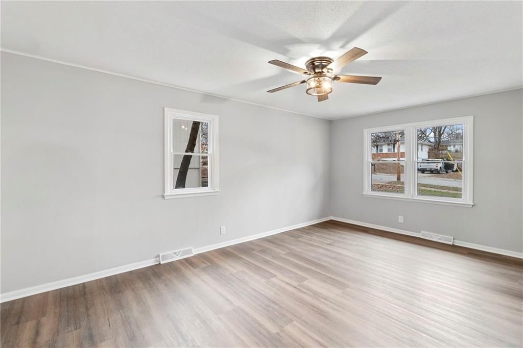 805 Howard Lane — photo 17