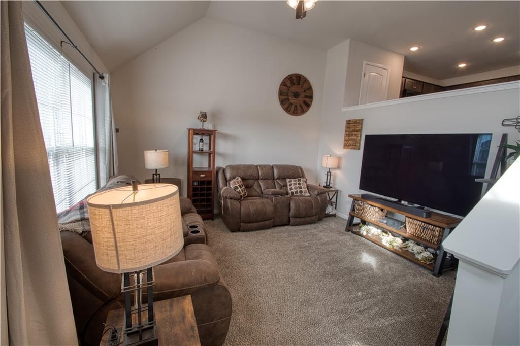 715 Shane Lane — photo 4