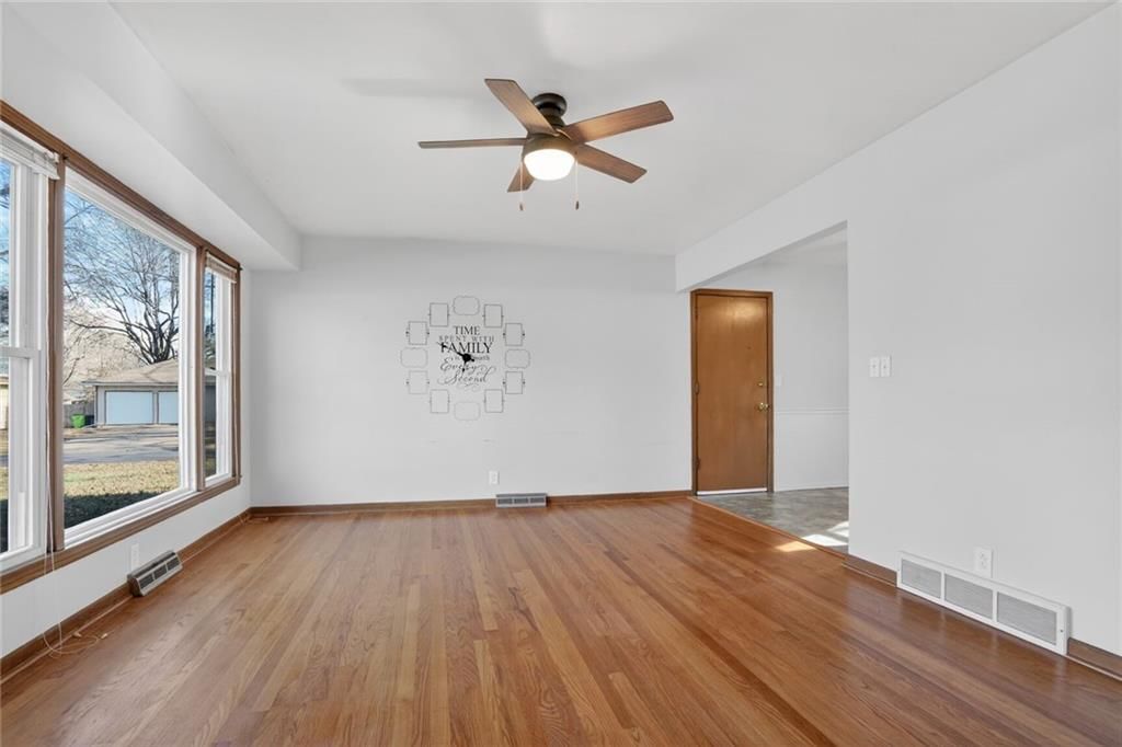 301 HARGIS Lane — photo 3