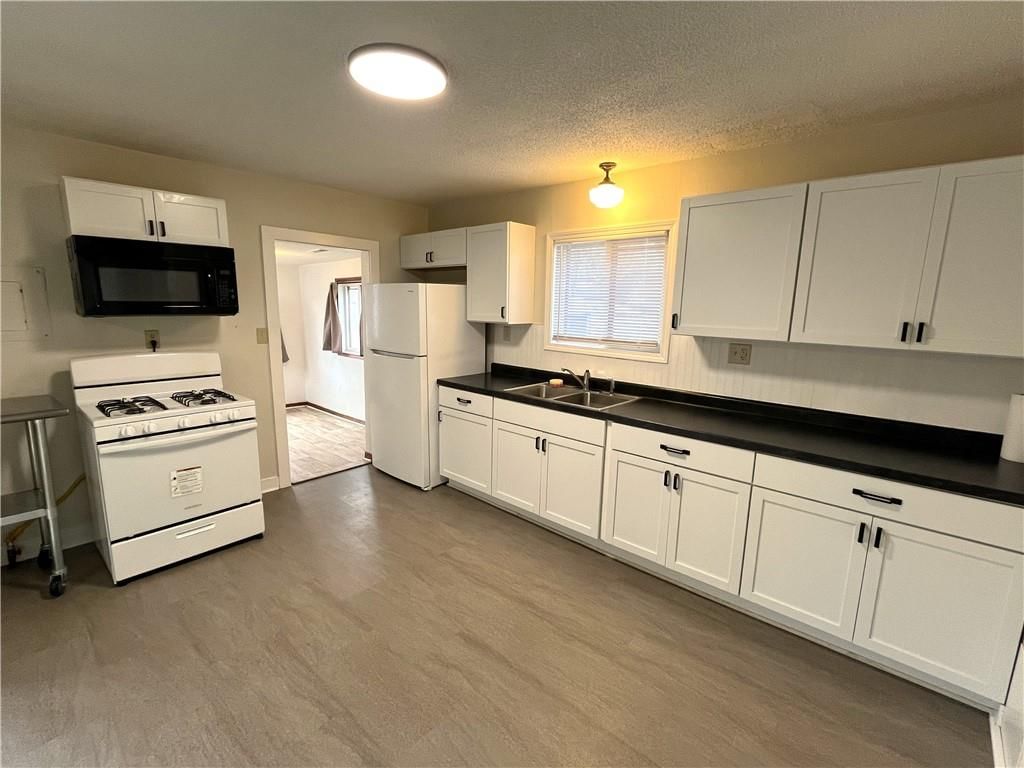 726 E 4th Street — photo 2