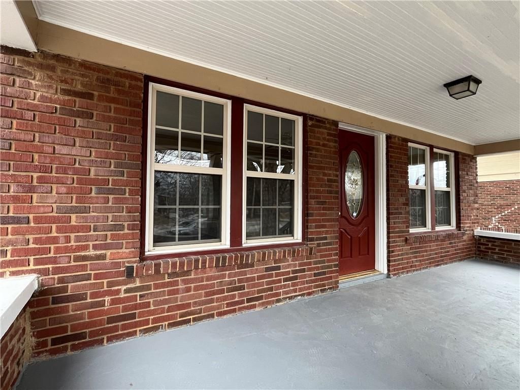 1321 W College Street — photo 4