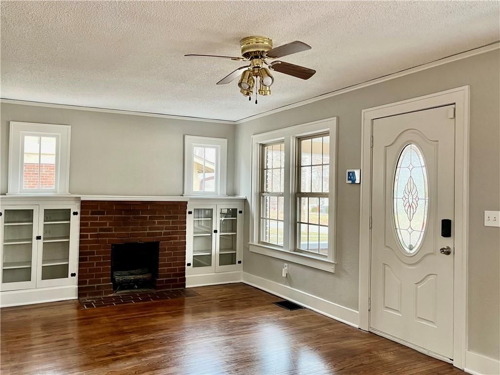 1321 W College Street — photo 7