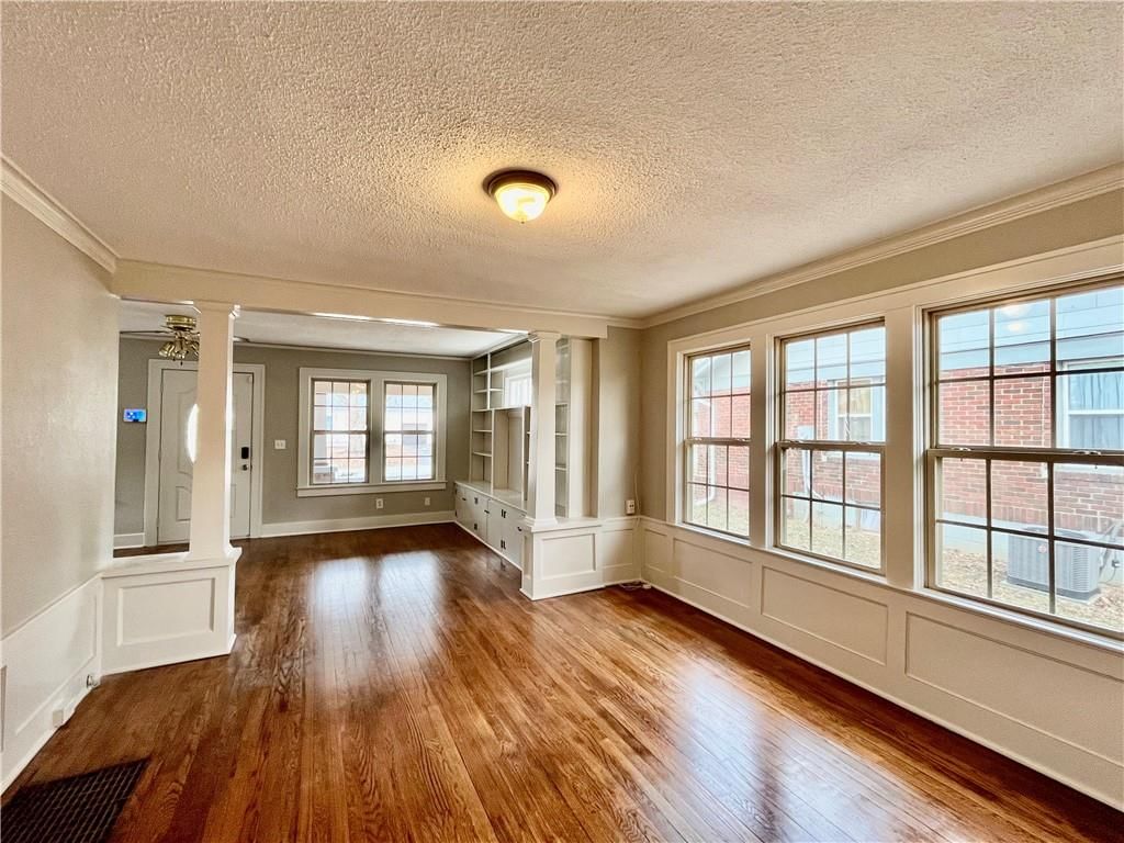 1321 W College Street — photo 12