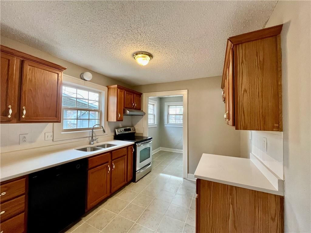 1321 W College Street — photo 13