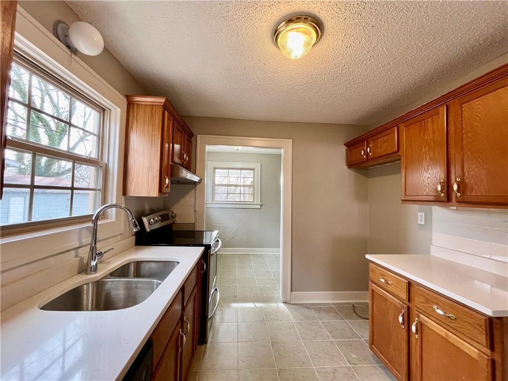 1321 W College Street — photo 14
