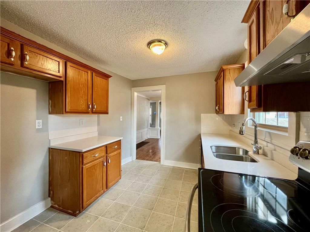 1321 W College Street — photo 15