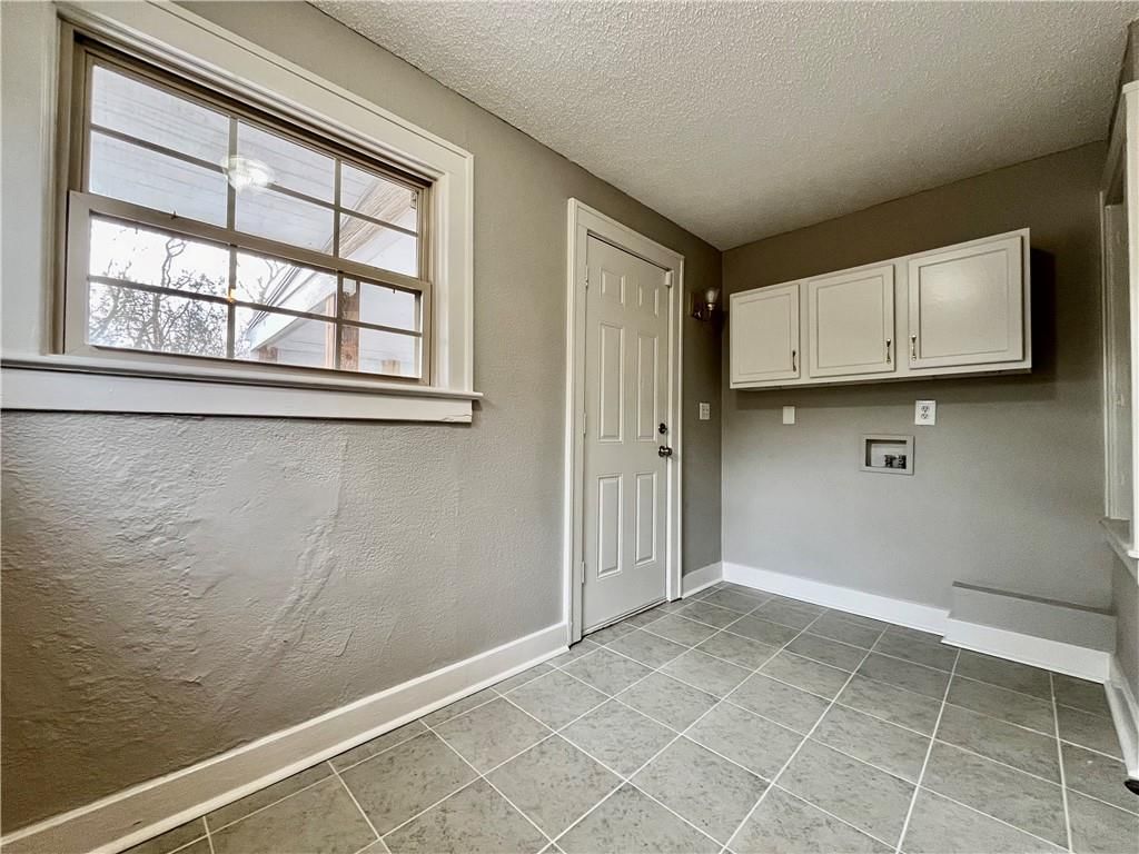 1321 W College Street — photo 17