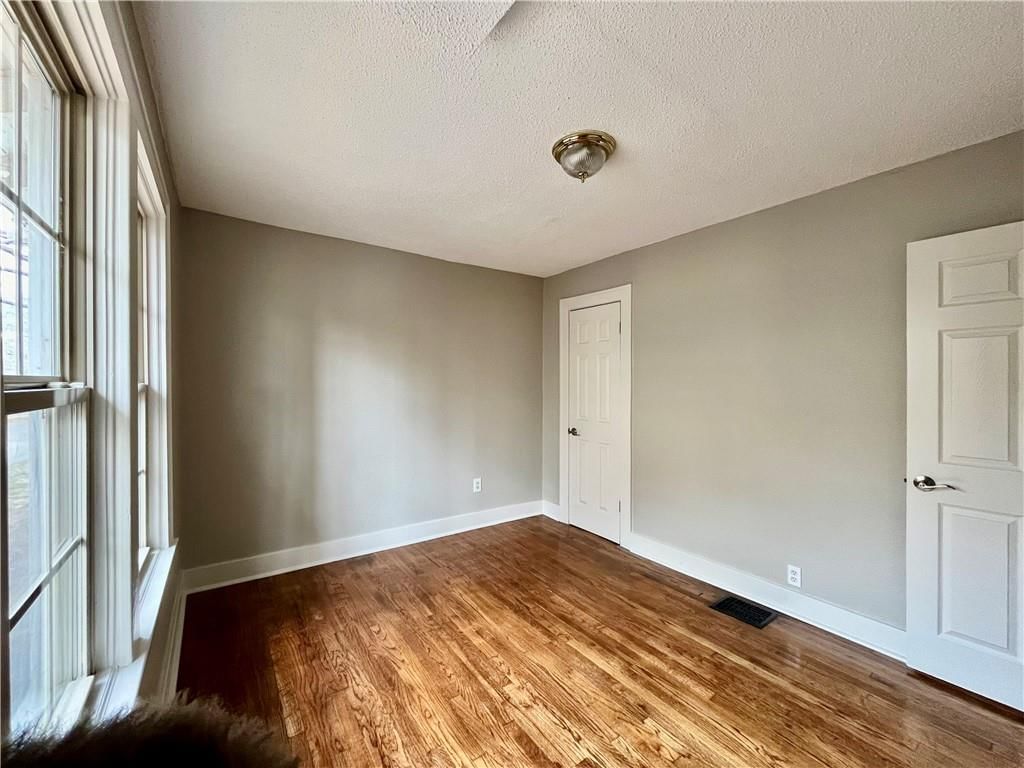 1321 W College Street — photo 18