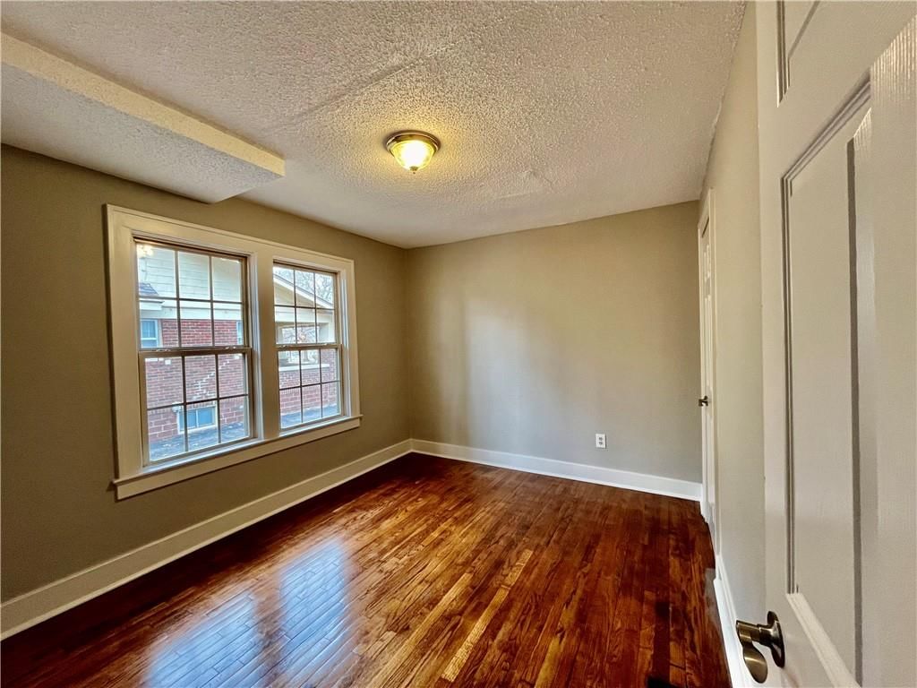 1321 W College Street — photo 19