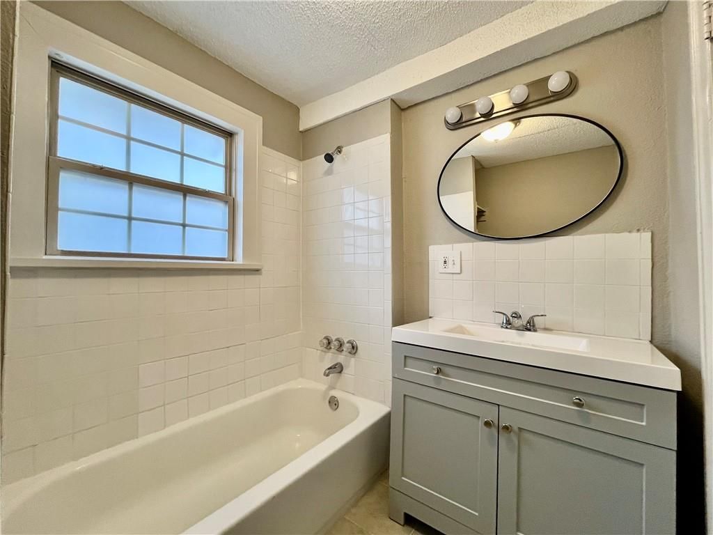1321 W College Street — photo 20