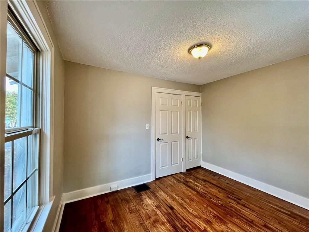 1321 W College Street — photo 22