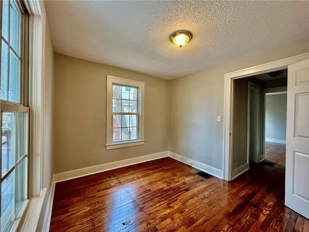1321 W College Street — photo 24