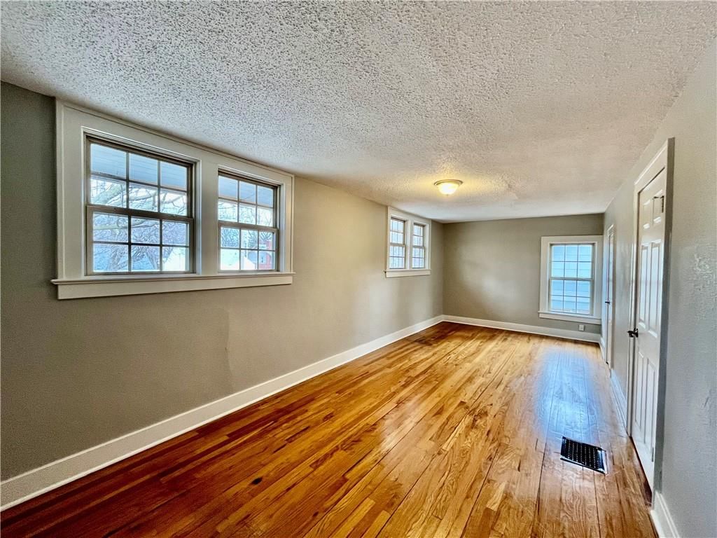 1321 W College Street — photo 26